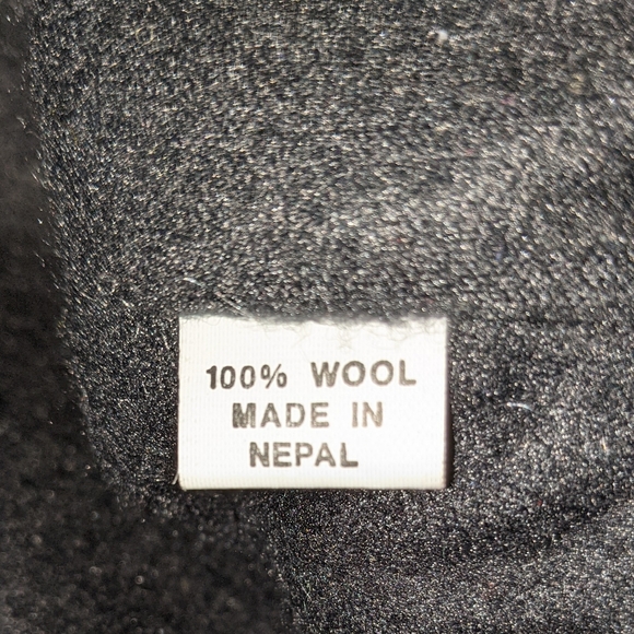 SOLD Hand knit ski and skateboard Sherpa cap - Picture 10 of 10